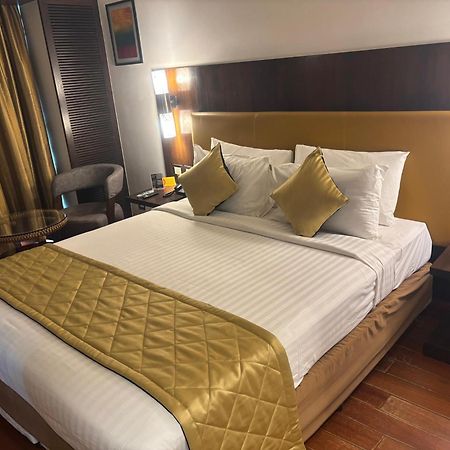 Iris The Business Hotel Бангалор Экстерьер фото