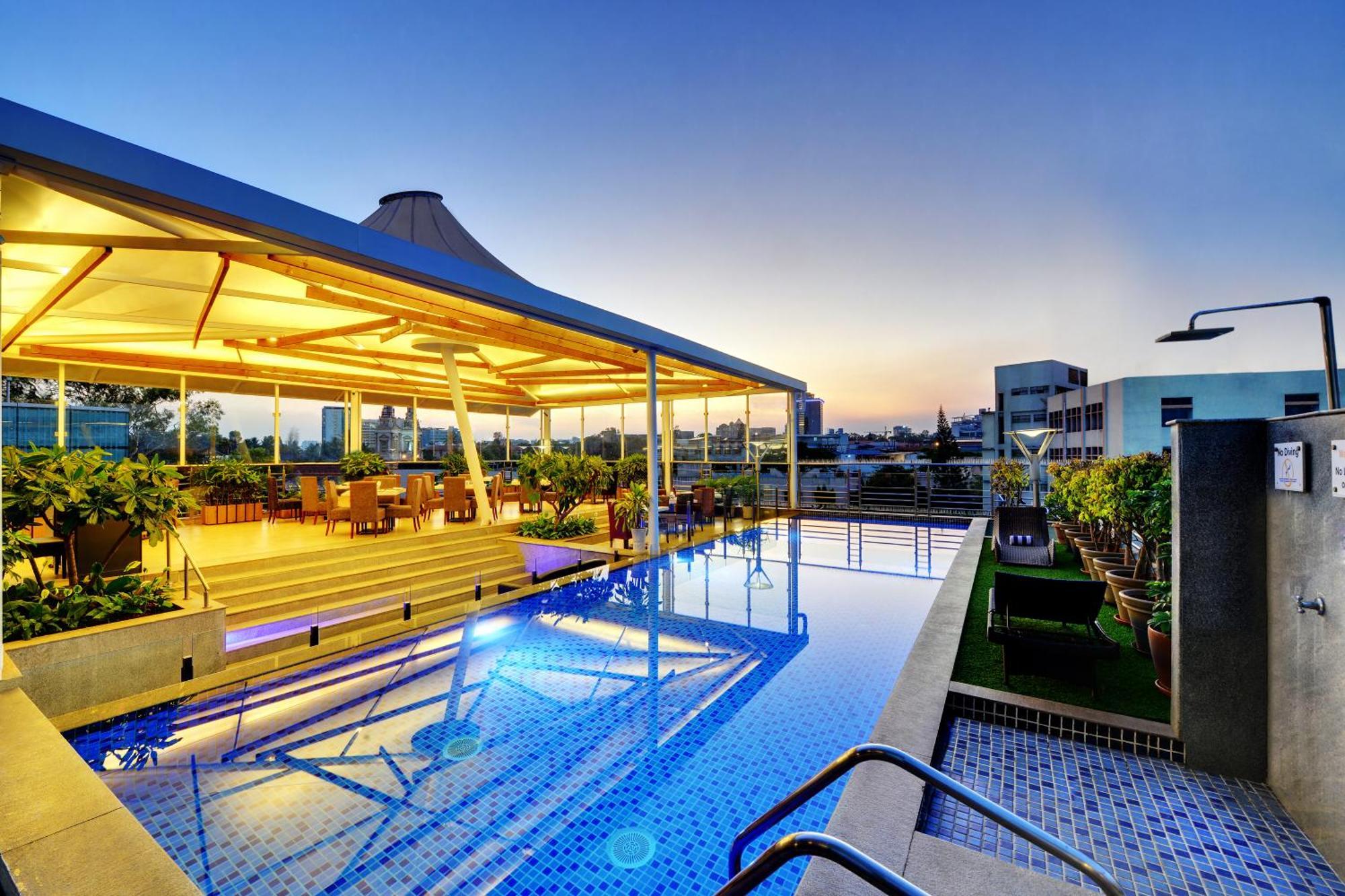Iris The Business Hotel Бангалор Экстерьер фото