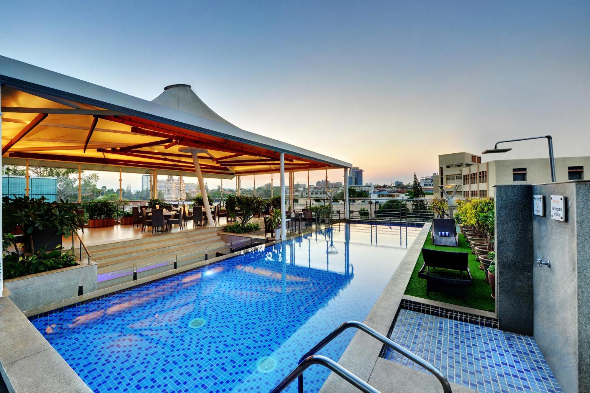 Iris The Business Hotel Бангалор Экстерьер фото