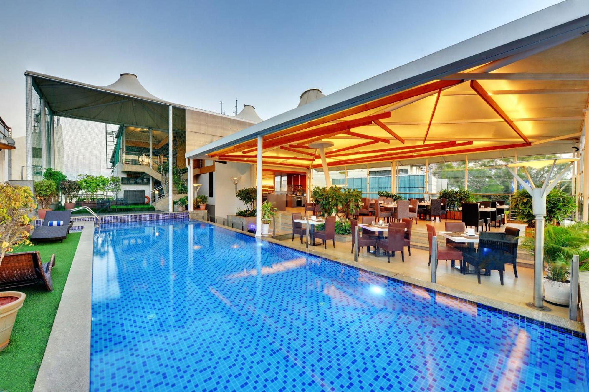 Iris The Business Hotel Бангалор Экстерьер фото