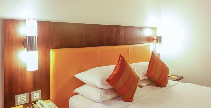 Iris The Business Hotel Бангалор Экстерьер фото